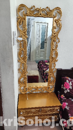 Vanity mirror-dressing table